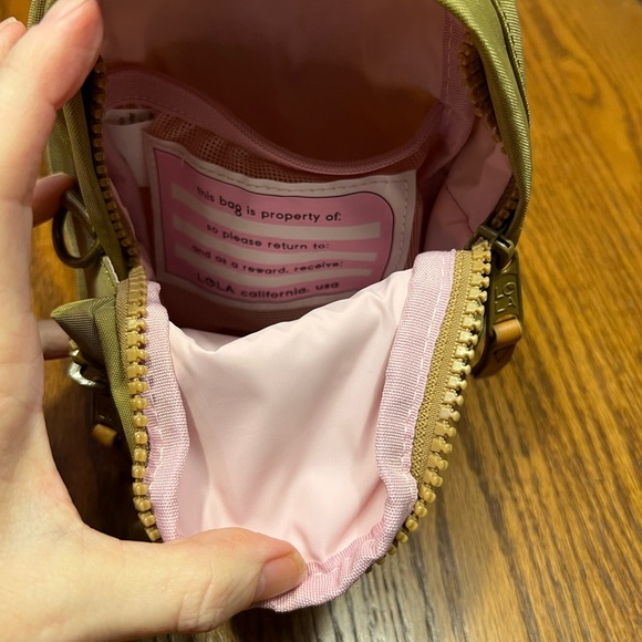 LIKE NEW Lola California Olive Green backpack/belt bag/crossbody/ sling bag. - Picture 9 of 13